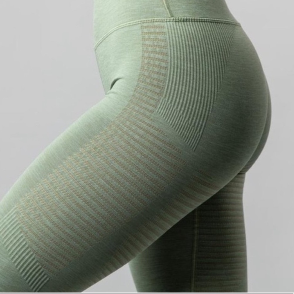 Alphalete Leggings - Picture 2 of 3